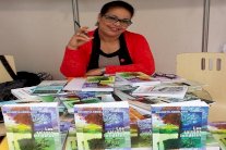 المطربة المغربية سمية عبد العزيز تروي سيرتها الذاتية