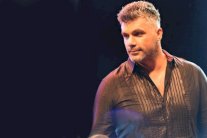 فارس كرم يحيي حفلاً حاشداً في جزين.