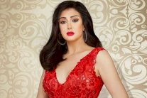 غادة عبد الرازق مطالبة بحذف صورتها مع مريم حسين