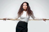 منى زكي سائقة تاكسي