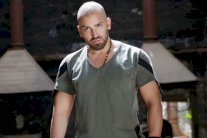 ناجي أسطا يحصد نجاح أغنية بتشارطي