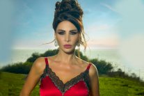 نيللي مقدسي تعود بأغنية 