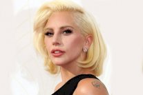 ليدي غاغا بإطلالة جريئة في لندن