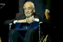 جميل راتب على كرسي متحرك في إفتتاح مهرجان المسرح التجريبي