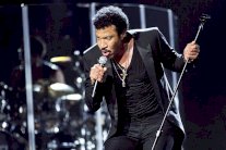 ريانا وليونيل ريتشي في مهرجان يا سلام بأبو ظبي