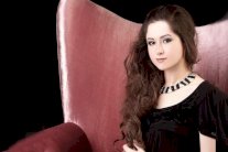 مي نور الشريف تنفي شائعة الفيلم عن حياة والدها