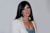 منى زكي تضع مولودها الثالث