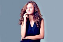 نيللي كريم تشتري 