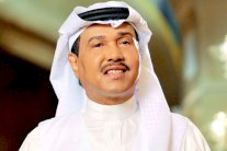 سائح يصوّر محمد عبده في باريس