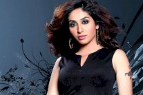 الهندية نيها بهاسين تُحيي مهرجان الأضواء في أبو ظبي