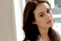 الممثلة دينا الشهابي أول سعودية في هوليوود