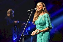 أنغام تُطرِب جمهور الإسكندرية