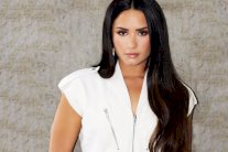 ديمي لوفاتو تعترف بإدمانها السابق على المخدرات