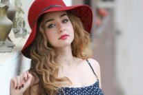 هنا الزاهد تُلبّي دعوة طفل مريض بالسرطان