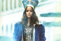 ريهانا تنتحل شخصية نفرتيتي!