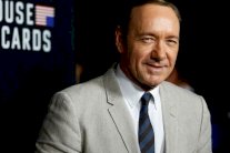 منتجو House of cards يقتلون شخصية كيفين سبيسي!