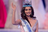 الهندية مانوشي تشيلار تحصد لقب