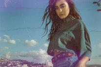 نينا عبد الملك تُجدّد أغاني المشاهير في ألبوم