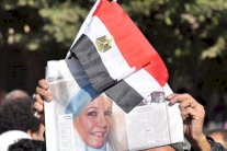 المصريون يودّعون 