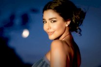 ليلى اسكندر تعتنق الإسلام