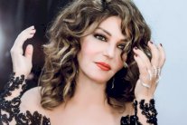 الجمهور يردد أغنيات سميرة سعيد في أوبرا الكويت