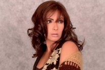 تكريم منى زكي في مهرجان أسوان