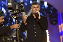 حلقات الدبكة تواكب فارس كرم في سوق واقف