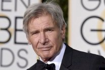 هاريسون فورد ينجو من حادث تصادم طائرة في مطار أمريكي