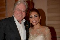 حسين فهمي يمنع زوجته من السفر