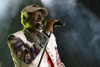 ألفا بلوندي يختتم 