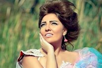 مي كساب تطلب الدعاء لابنتها