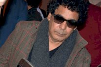 محمد منير يعود من رحلة علاج