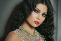 هيفاء وهبي تفتتح معرض صورها في بيروت