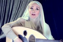 عايدة الأيوبي تُغنّي للأم
