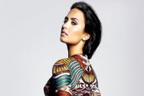 الأميركية ديمي لوفاتو نجمة أخرى في 