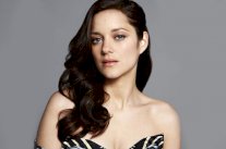 ماريون كوتيار تلد بنتاً