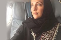 مريم أوزيرلي تضع الحجاب في السعودية