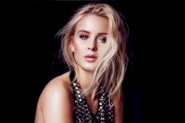 زارا لارسون نجمة موسيقى البوب في السويد