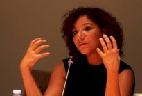 منى برنس بين الفضيحة والحرية الشخصية!