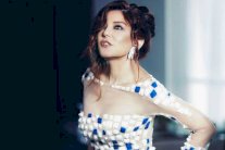 سميرة سعيد تُغنّي على أدراج 