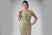 غادة عبد الرازق تُثير الجدل بحجاب ابنتها