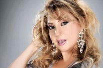 نادية الجندي تتلقى رسائل تهديد بالقتل على هاتفها