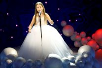 الطفلة إيمان بيشة تُبهِر لجنة Arabs Got Talent