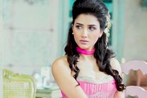 مي عمر أمضت ساعات مع مريضات السرطان