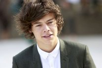 ألبوم هاري ستايلز يحتل الصدارة في بريطانيا