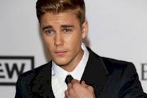محبو جاستن بيبر يطالبون بإلغاء حفله في بريطانيا