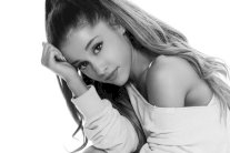 أريانا غراندي تزور مصابي مانشستر