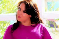 المغربية سكينة درابيل تتألق في دور زوجة ساذجة