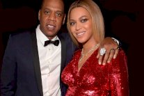 بيونسي تضع توأمها بعيداً عن الأضواء