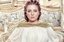 مي عز الدين تتعاقد مع تامر مرسي